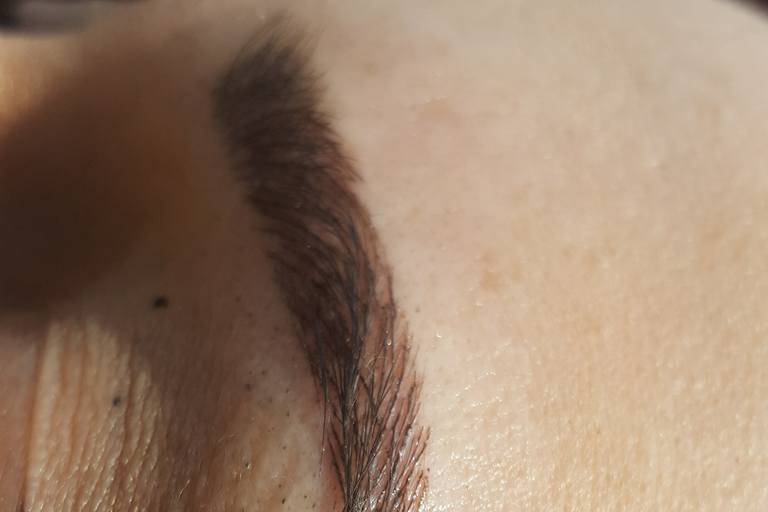 Microbladed brows