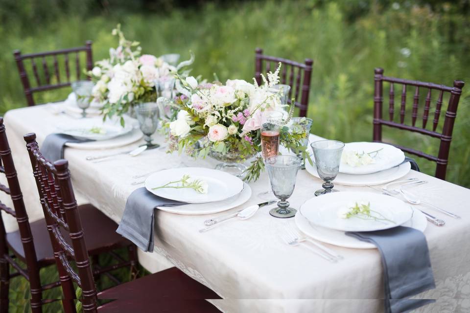 Romantic reception table photo