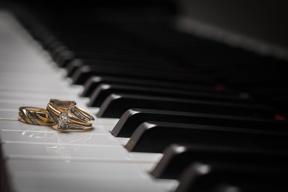 Rings on a piano