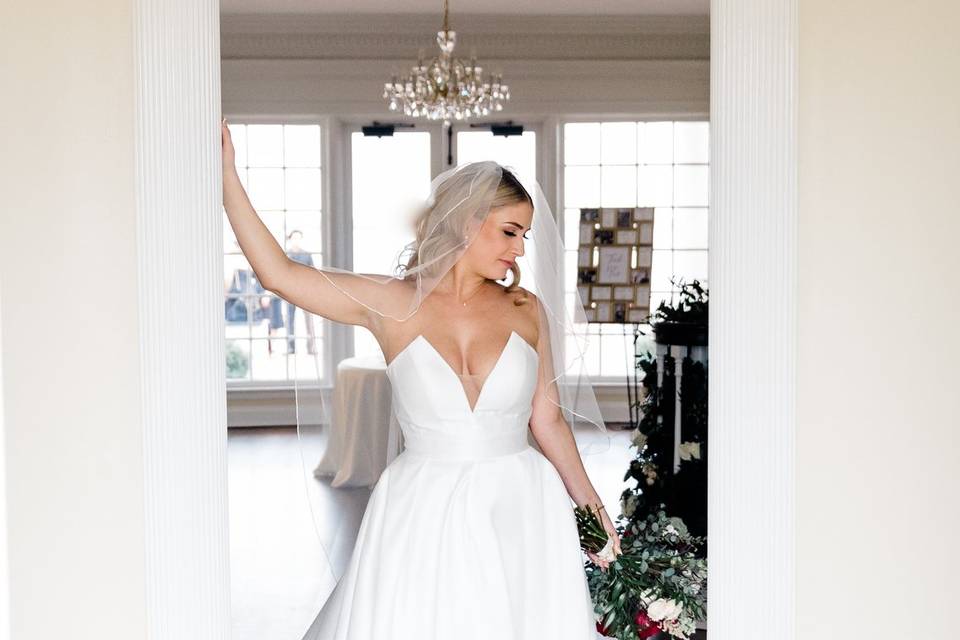 Elegant bridal hair and makeup