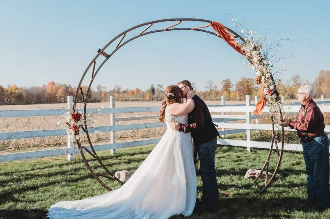 Rustic Red Barn Mansion Weddings Coleman MI WeddingWire   Rustic Red Barn 10 51 2107001 168450267731871 