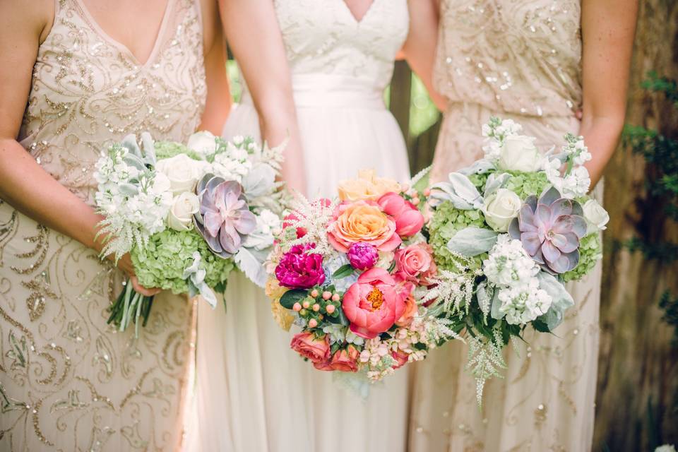 A modern take on the bridesmaid bouquets.