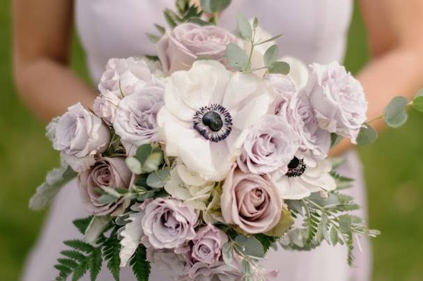 Dress and bouquet on point.