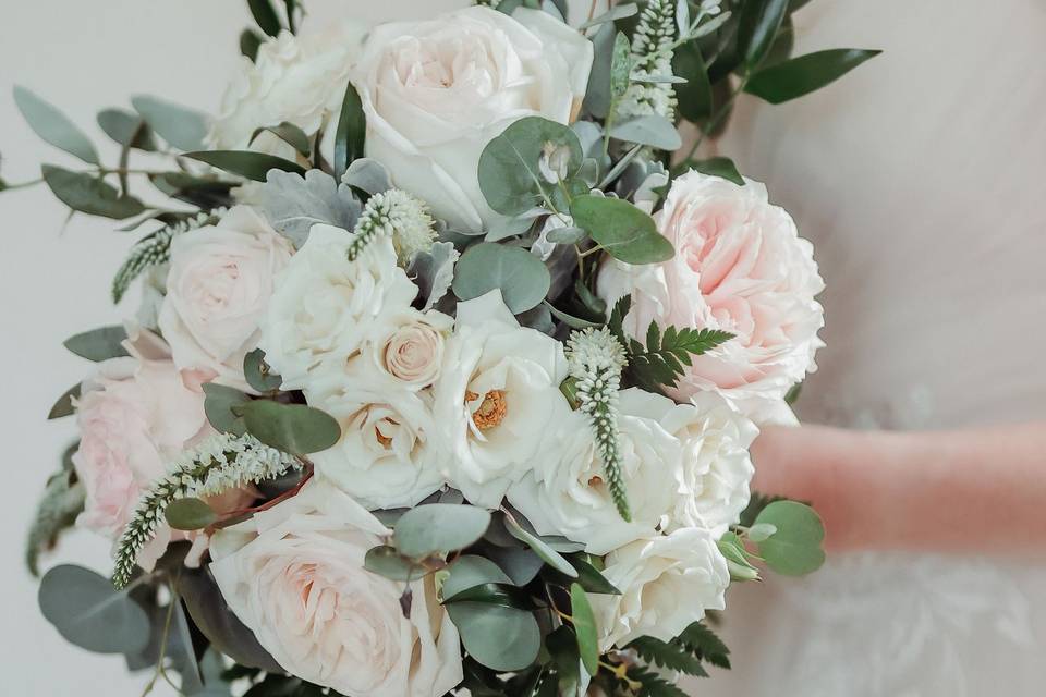 Blush & ivory bouquet