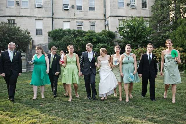 The couple with the bridesmaids and groomsmen
