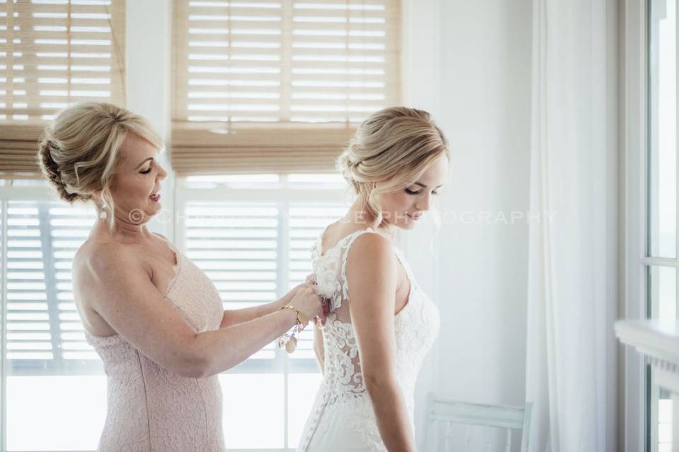 Finishing touches - Chantilly Lace Videography