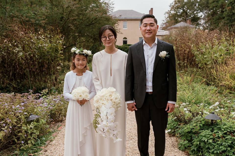 Bridal bouquet and flower girl