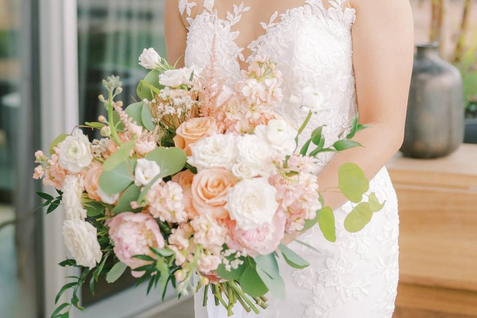 Lush bridal bouquet