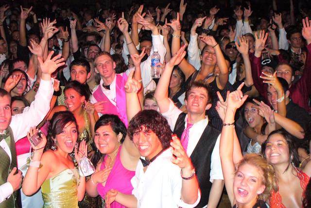 Too Hot to Stop DJ & Photo Booth Service