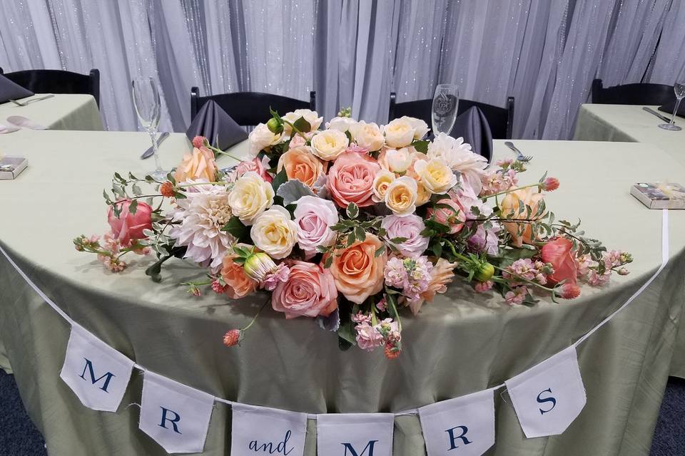 Mr & Mrs Sweetheart Table