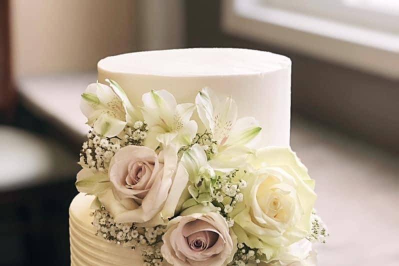 2 tier wedding cake