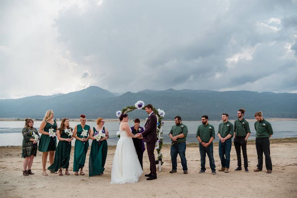 Medium wedding at Cascade Lake