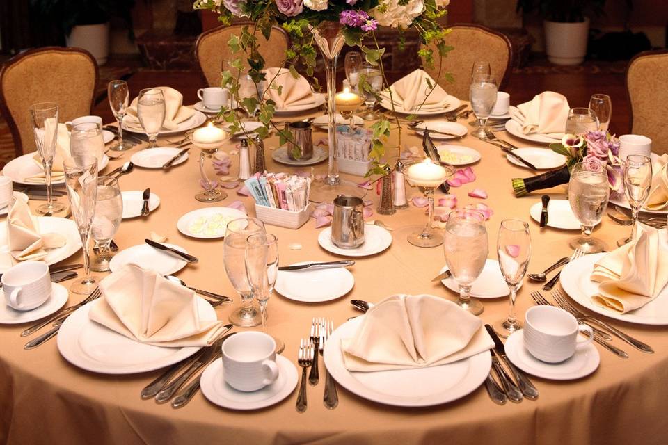 Table setting, high flowers