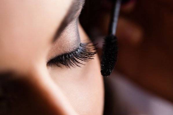 Glamorous false lashes