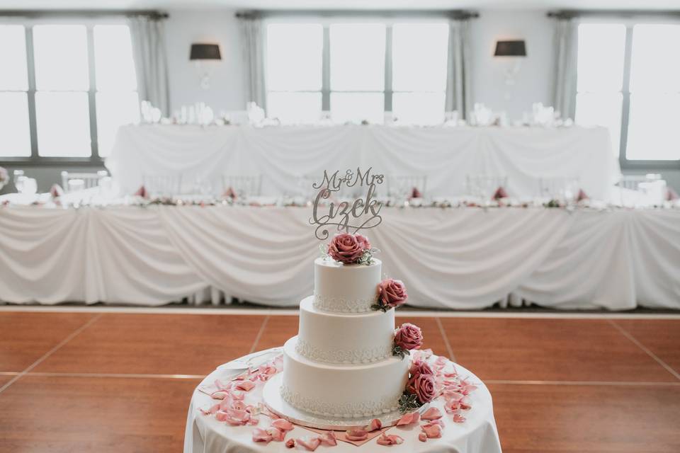 Head table cake