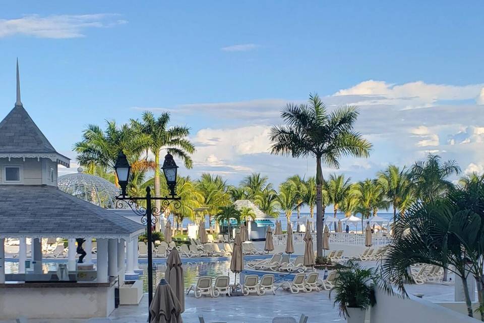 RosevilleTravels Inc.
