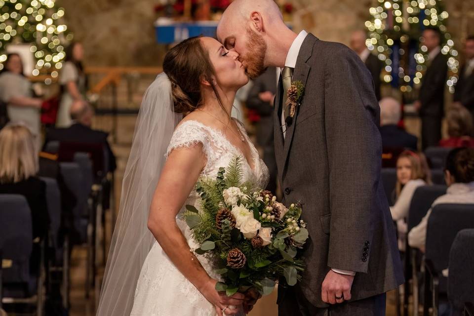 Second kiss after ceremony!