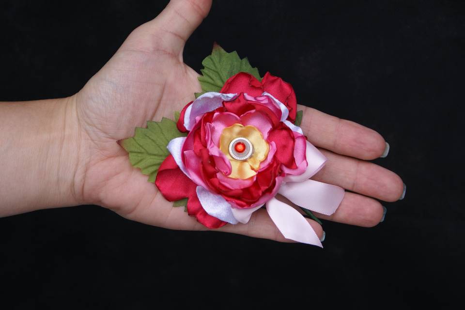 Boutonniere for vintage button