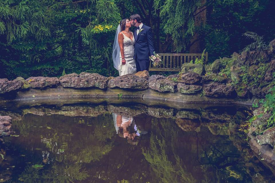 Kiss by the lake