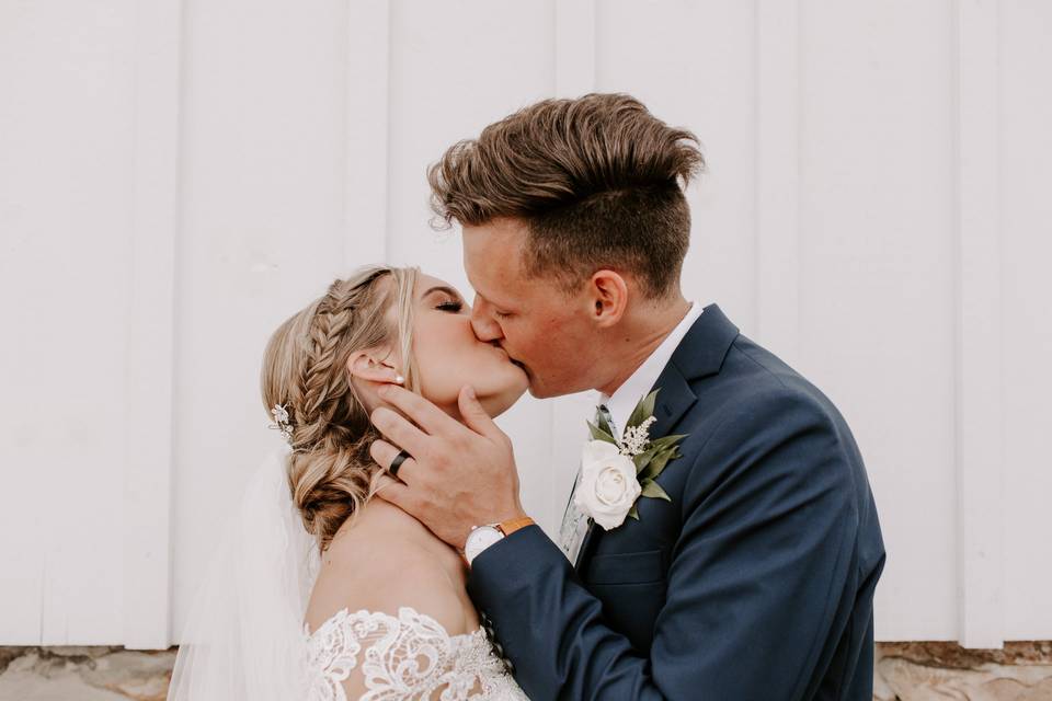 Couples Portraits Barn at Ston