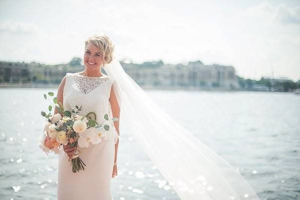 Bride by the lake | Meaghan Elliott Photography