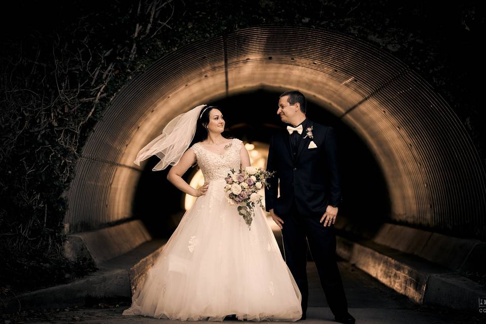 Couple in the tunnel