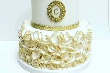 Regal cake decoration