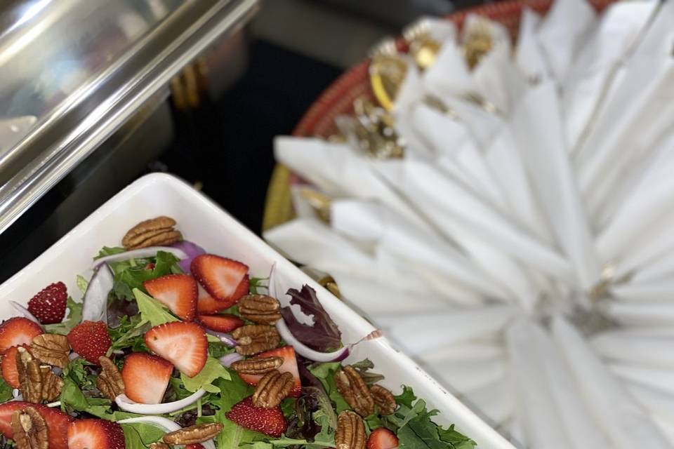 Strawberry spinach salad