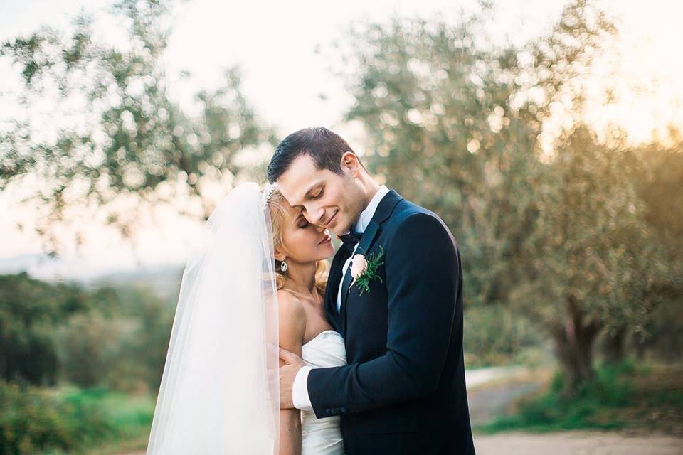 Happily married ever after! Posing after their wedding ceremony.Photography by Julia Elinecka