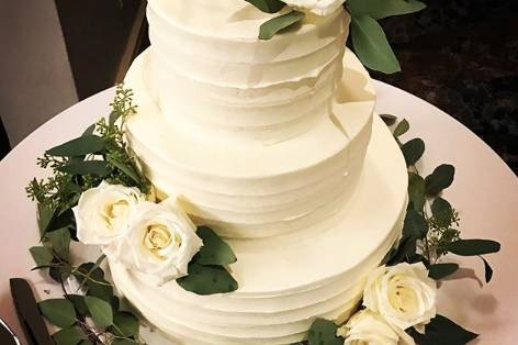 3-tier classic white wedding cake