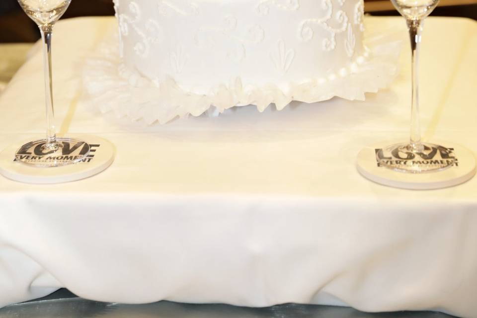 Cake & couple's flutes