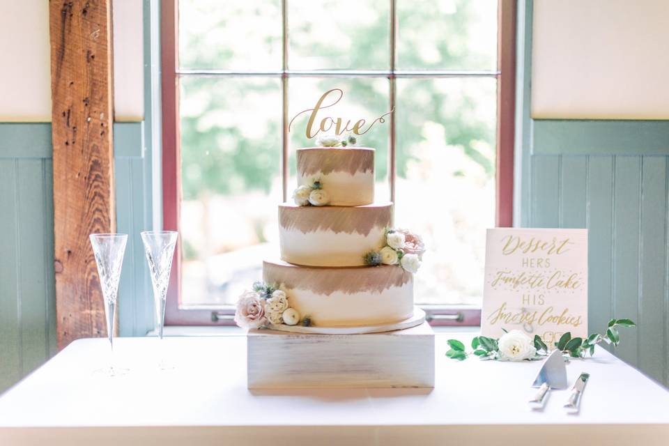 Wedding cake in natural light