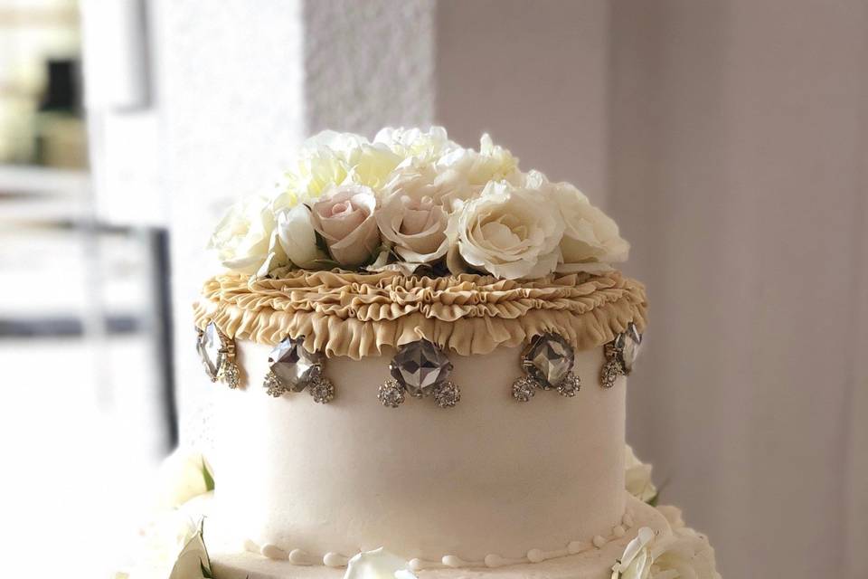 2-tier wedding cake