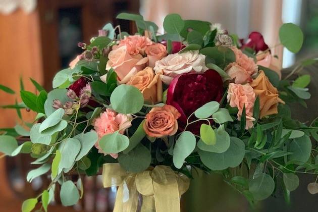 Asymmetrical bridal bouquet