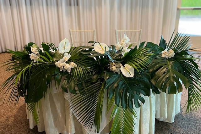 Tropical sweetheart table