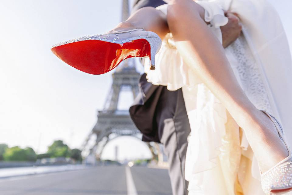 Paris Wedding Photographer: wedding portraits at the Eiffel Tower