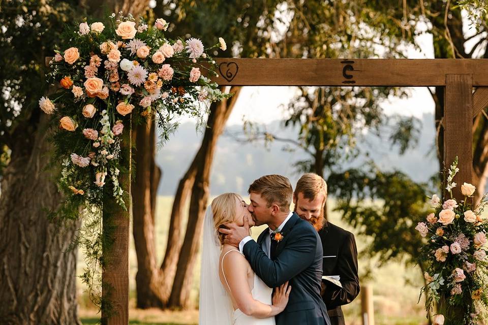 THE KISS