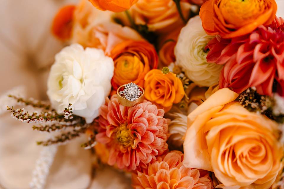 Fall tone bridal bouquet