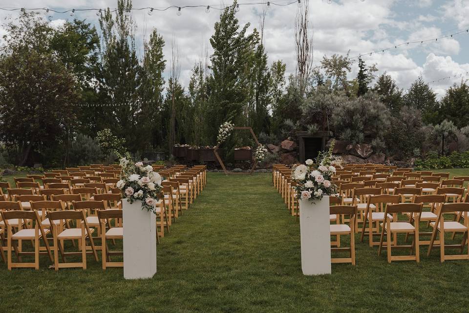 Classic ceremony aisle