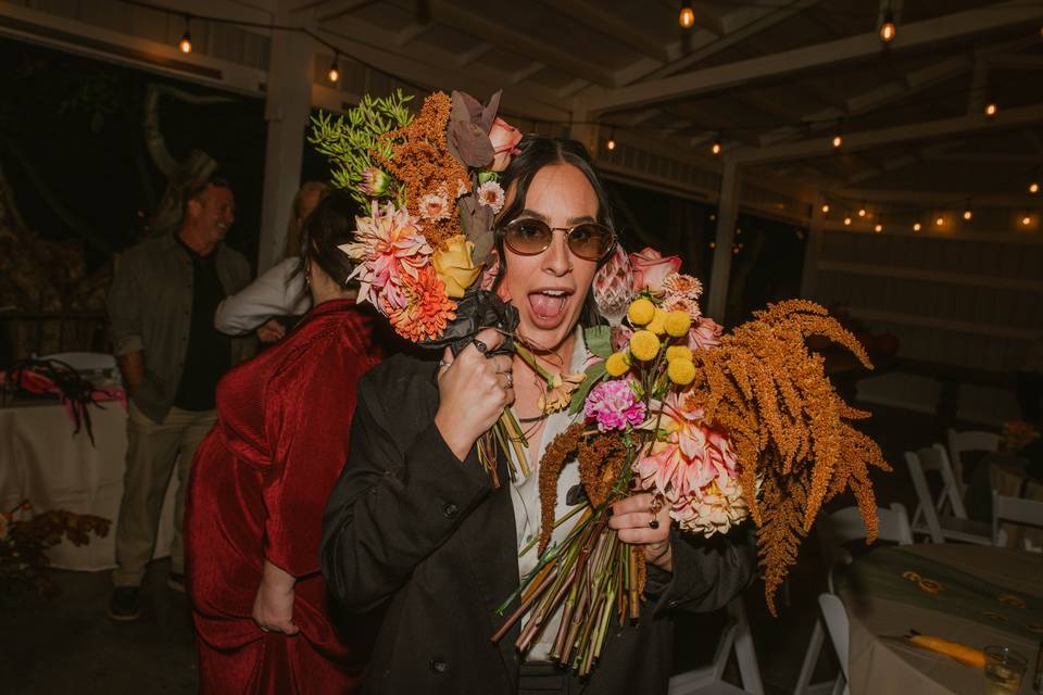 Guest taking home flowers