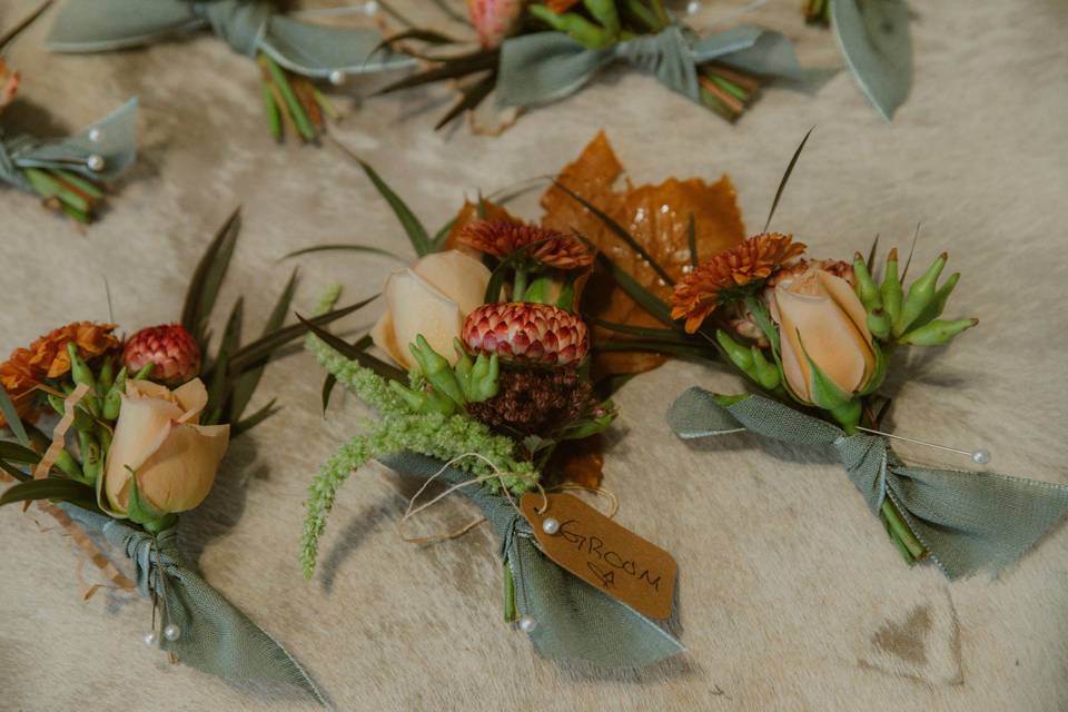 Groomsmen boutonnieres