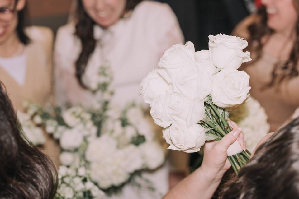 Mono-bloom maid bouquet