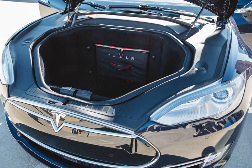 Tesla 'frunk' extra space