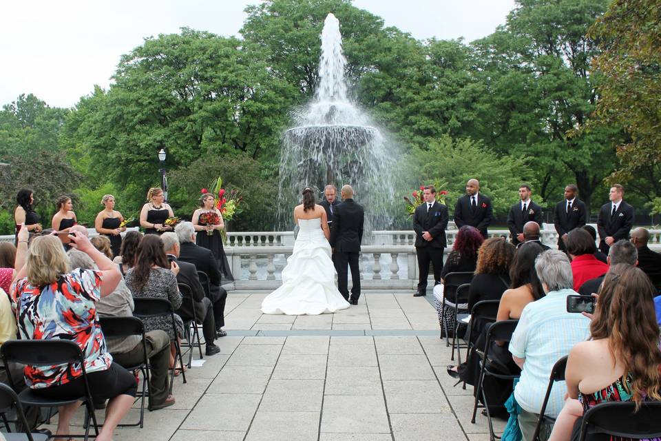 Wedding by the fountain