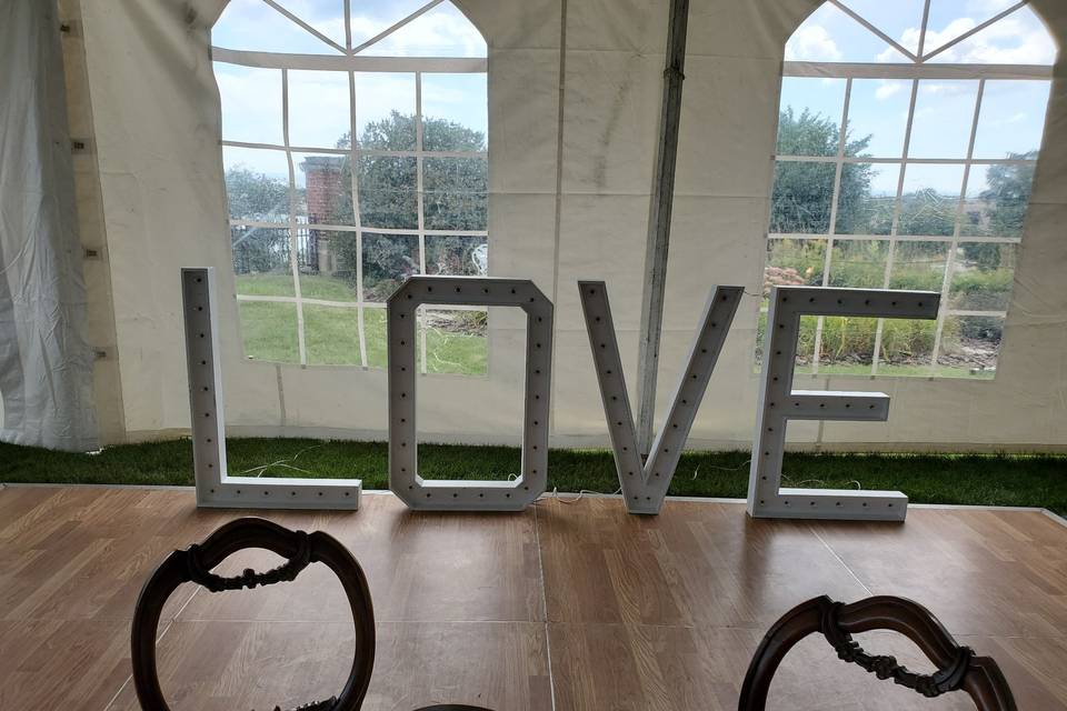 Wedding lettering and decor
