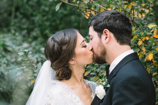 Kiss a little more