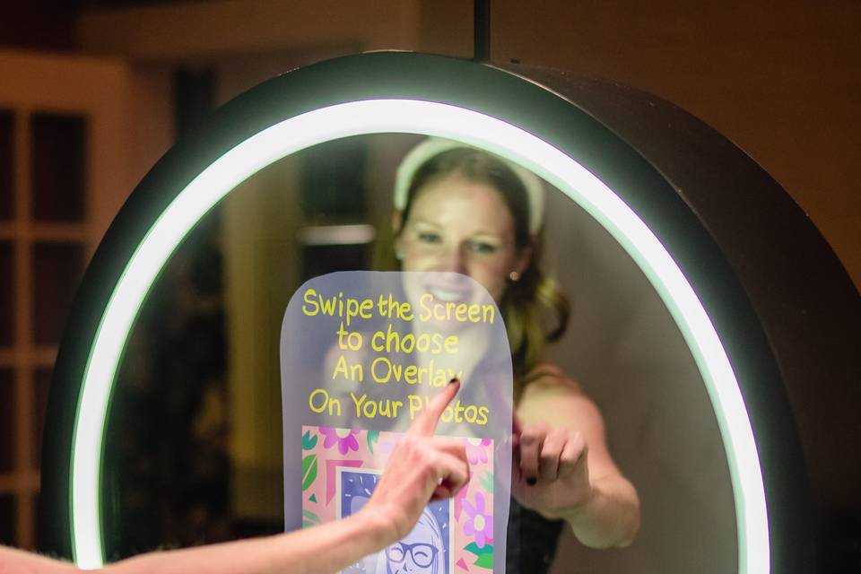 Beauty Mirror Booth