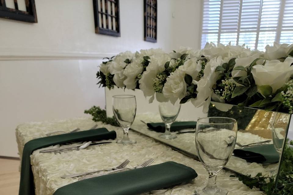 Greenery Sweetheart Table