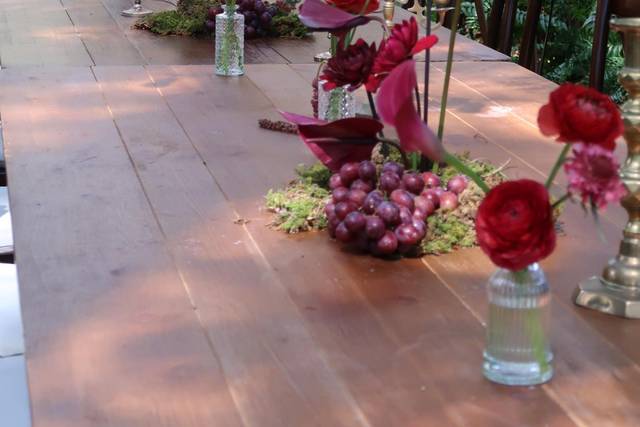 Burgundy table décor