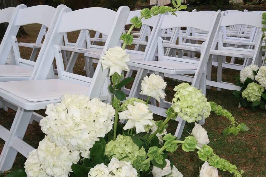 Luxurious ceremony décor